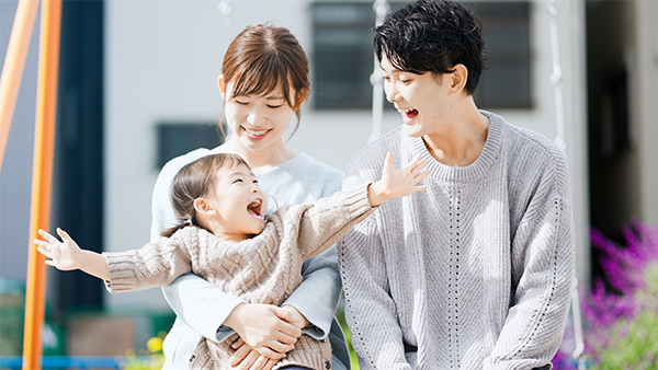 幸せな家族のイメージ